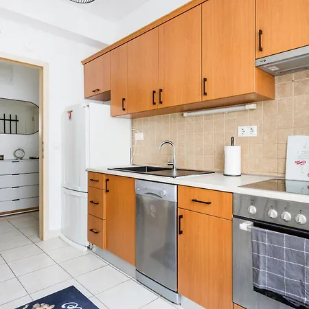 Apartamento Modern Two-bedroom With Free Parking