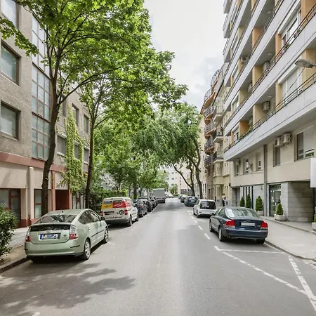 Apartamento Modern Two-bedroom With Free Parking