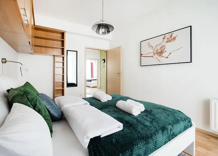 Modern Two-bedroom With Free Parking
