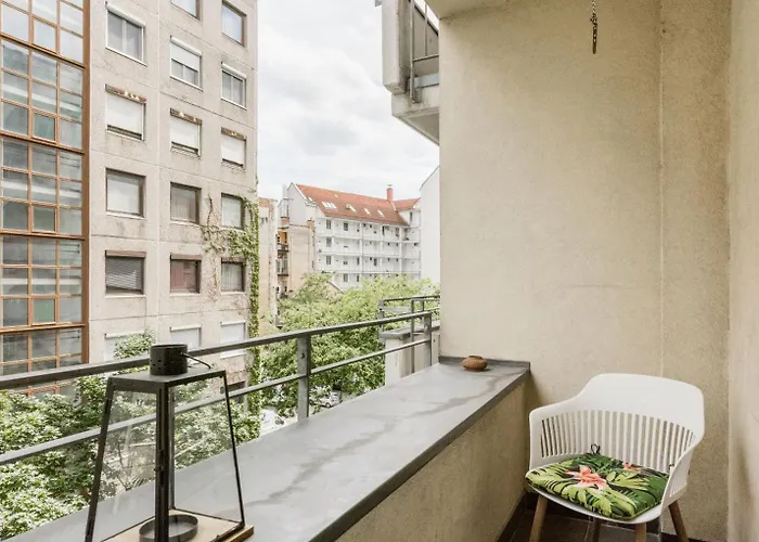 Modern Two-bedroom With Free Parking *