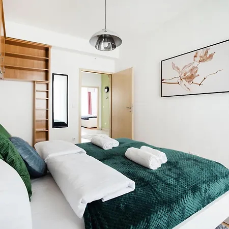 Modern Two-bedroom With Free Parking