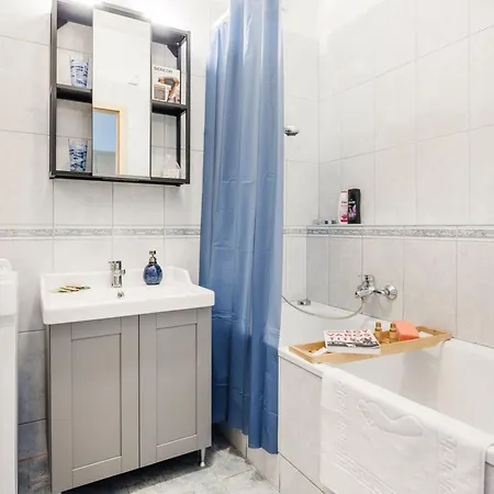 Modern Two-bedroom With Free Parking *