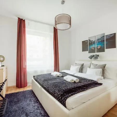 Modern Two-bedroom With Free Parking Apartament