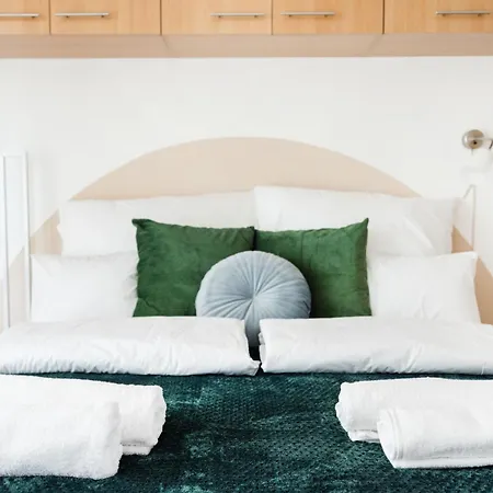 Modern Two-bedroom With Free Parking Lejlighed