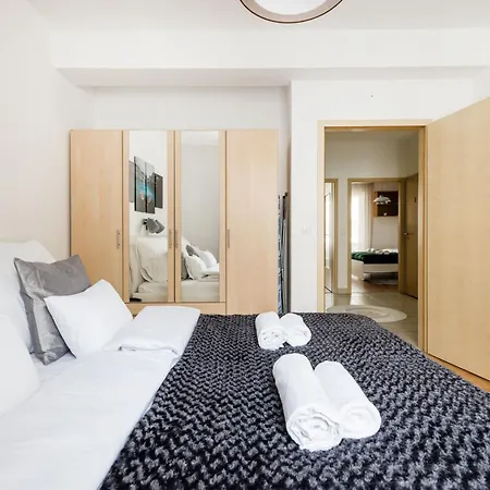 Modern Two-bedroom With Free Parking *