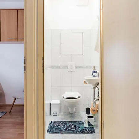 Modern Two-bedroom With Free Parking Lejlighed