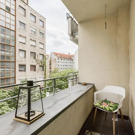 Modern Two-bedroom With Free Parking *