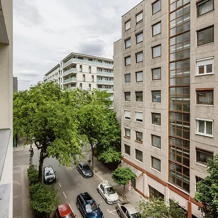 Modern Two-bedroom With Free Parking *