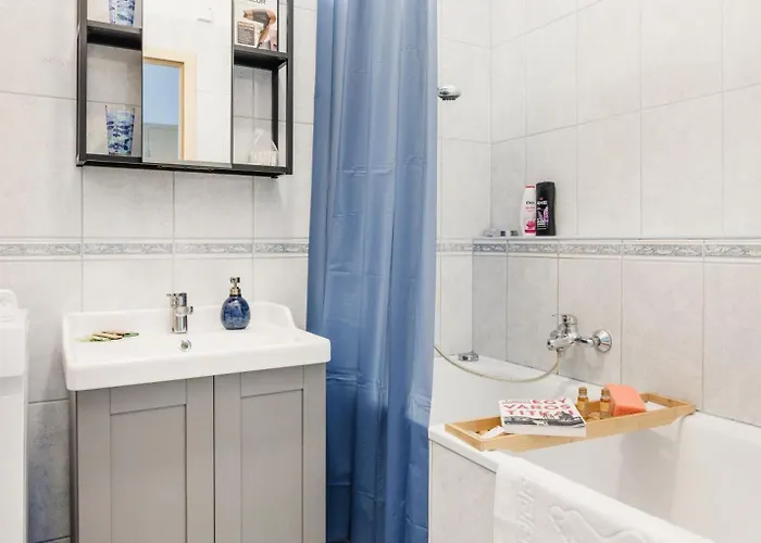 Modern Two-bedroom With Free Parking *