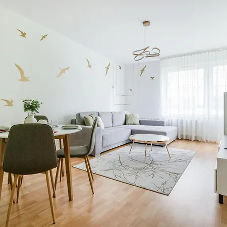 Apartamento Modern Two-bedroom With Free Parking *