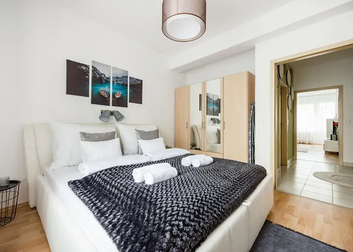 Modern Two-bedroom With Free Parking Apartman