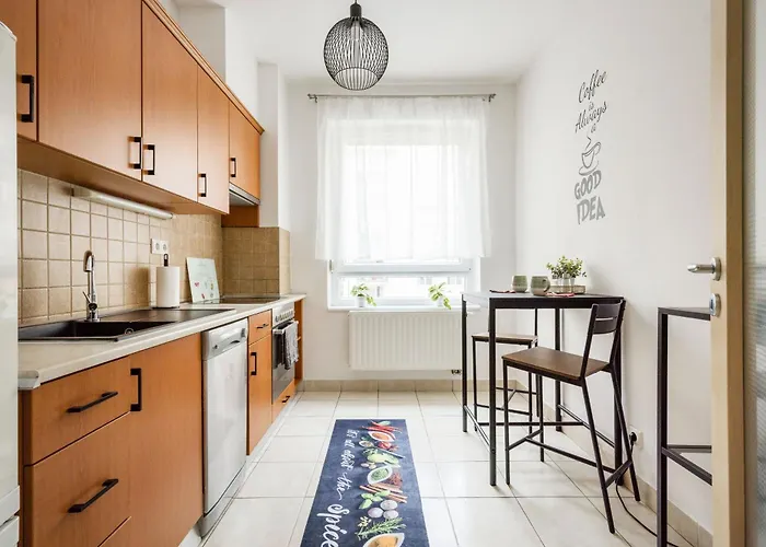 Modern Two-bedroom With Free Parking