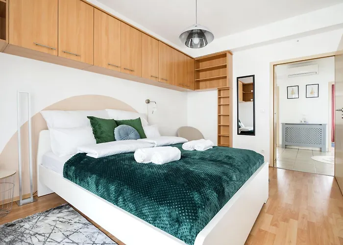 Apartmán Modern Two-bedroom With Free Parking