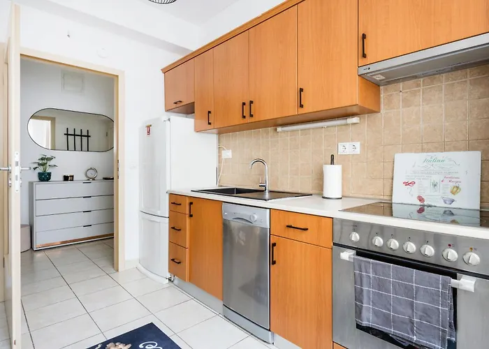 Apartmán Modern Two-bedroom With Free Parking